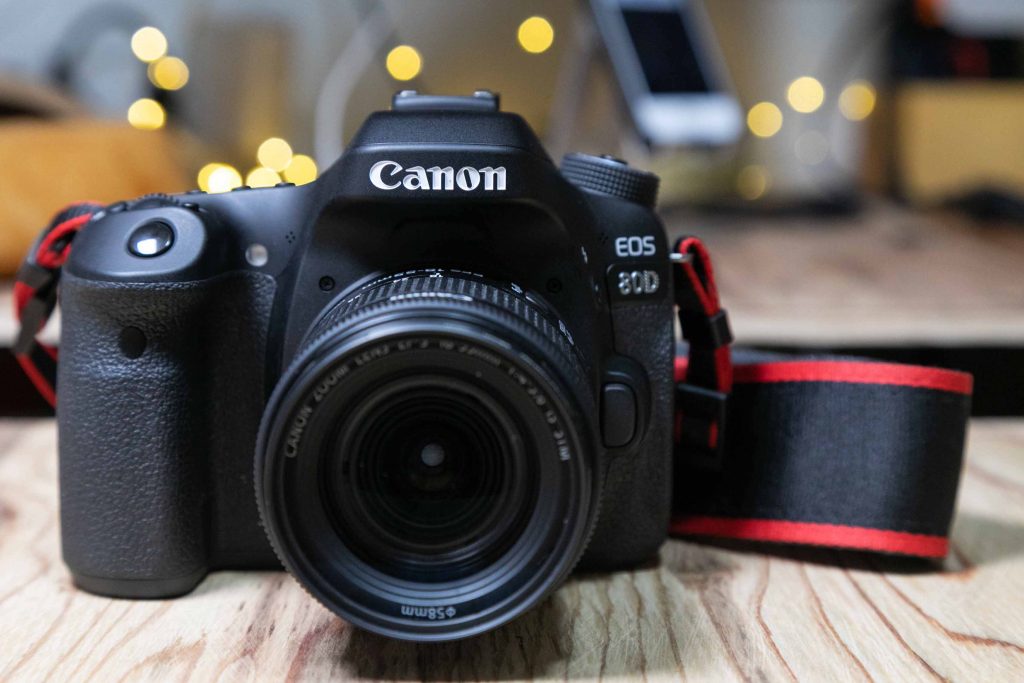 Canon EOS 80D　レンズ２本+互換バッテリー２本付き